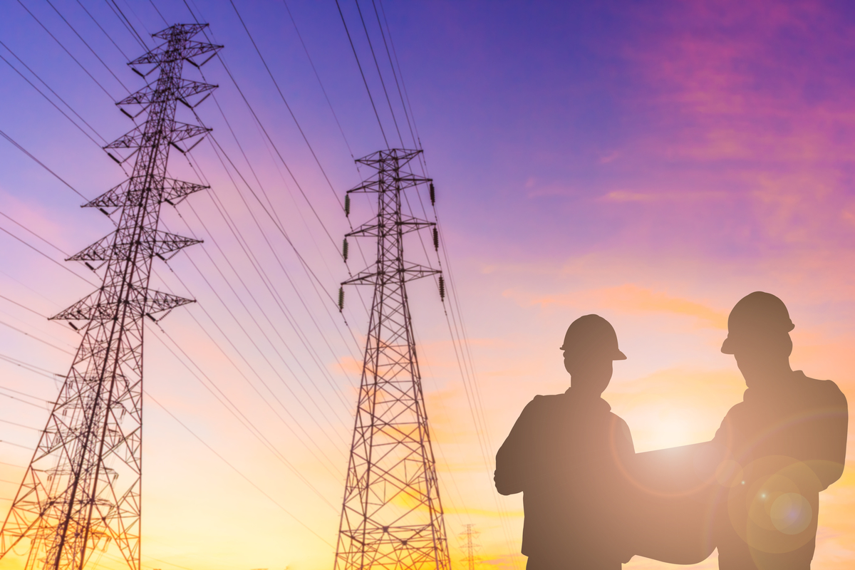 Silhouette,Of,Engineer,And,Foreman,Checking,At,High,Voltage,Tower